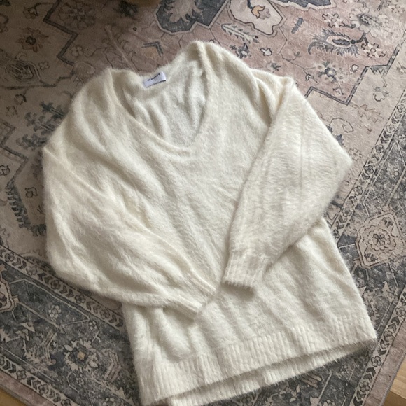 Old Navy Women's Cream Eyelash Sweater - Picture 4 of 6